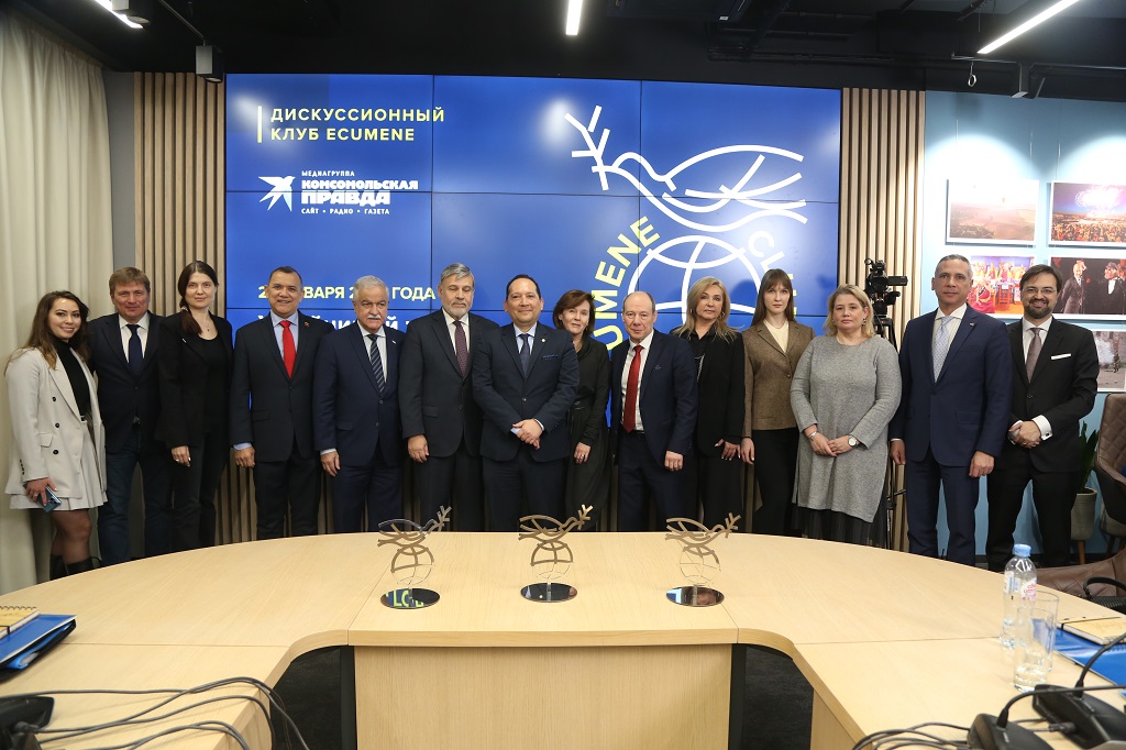 Embajador de Colombia en Rusia participa en mesa redonda del Club ECUMENE sobre turismo sostenible en América Latina