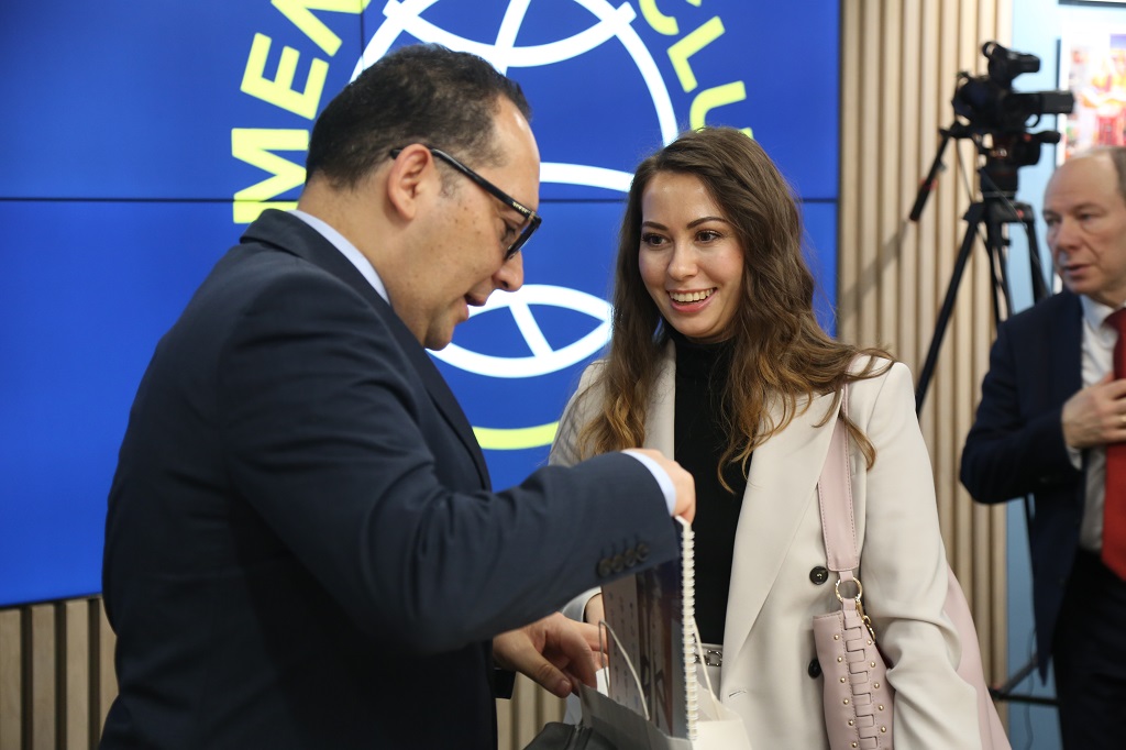 Embajador de Colombia en Rusia participa en mesa redonda del Club ECUMENE sobre turismo sostenible en América Latina