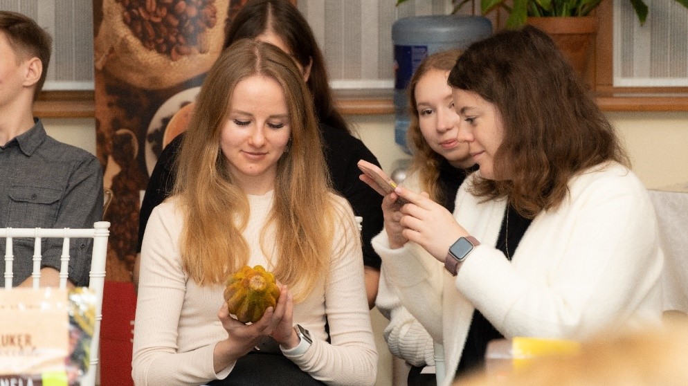 El público del taller de cacao y café en la Embajada de Colombia. Foto: Embajada de Colombia en Rusia