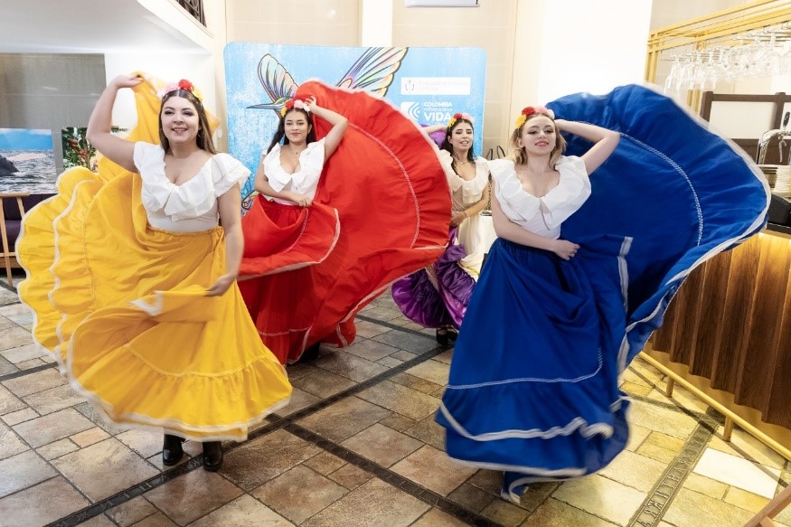 Intervención del Grupo Mi gente Мира. Foto: cortesía del Centro Internacional de vino y gastronomía