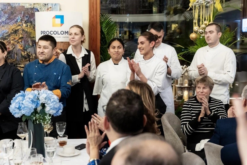 Presentación de los chefs rusos que acompañaron a la chef Luciana Calle durante la preparación de la cena en Moscú. Foto: cortesía del Centro Internacional de vino y gastronomía