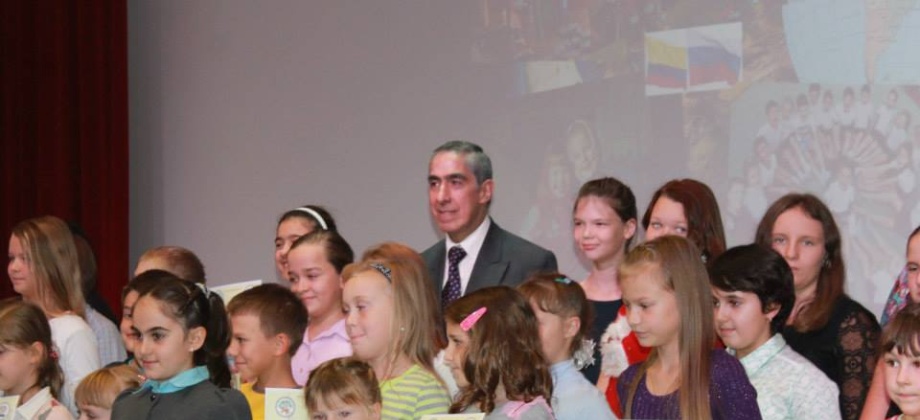 La Biblioteca Estatal para niños de Moscú exhibe pinturas sobre Colombia hechas por niños rusos